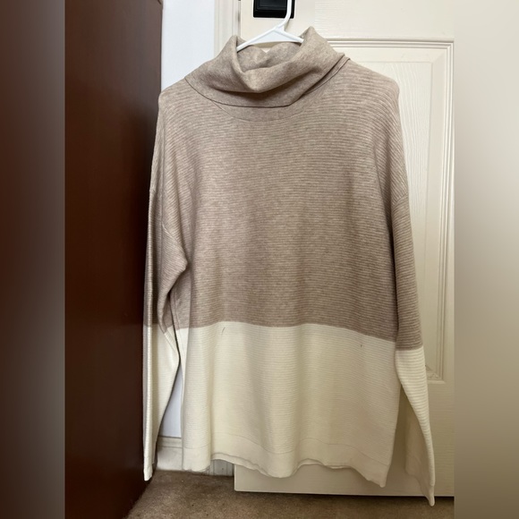 Turtleneck sweater - Picture 1 of 2